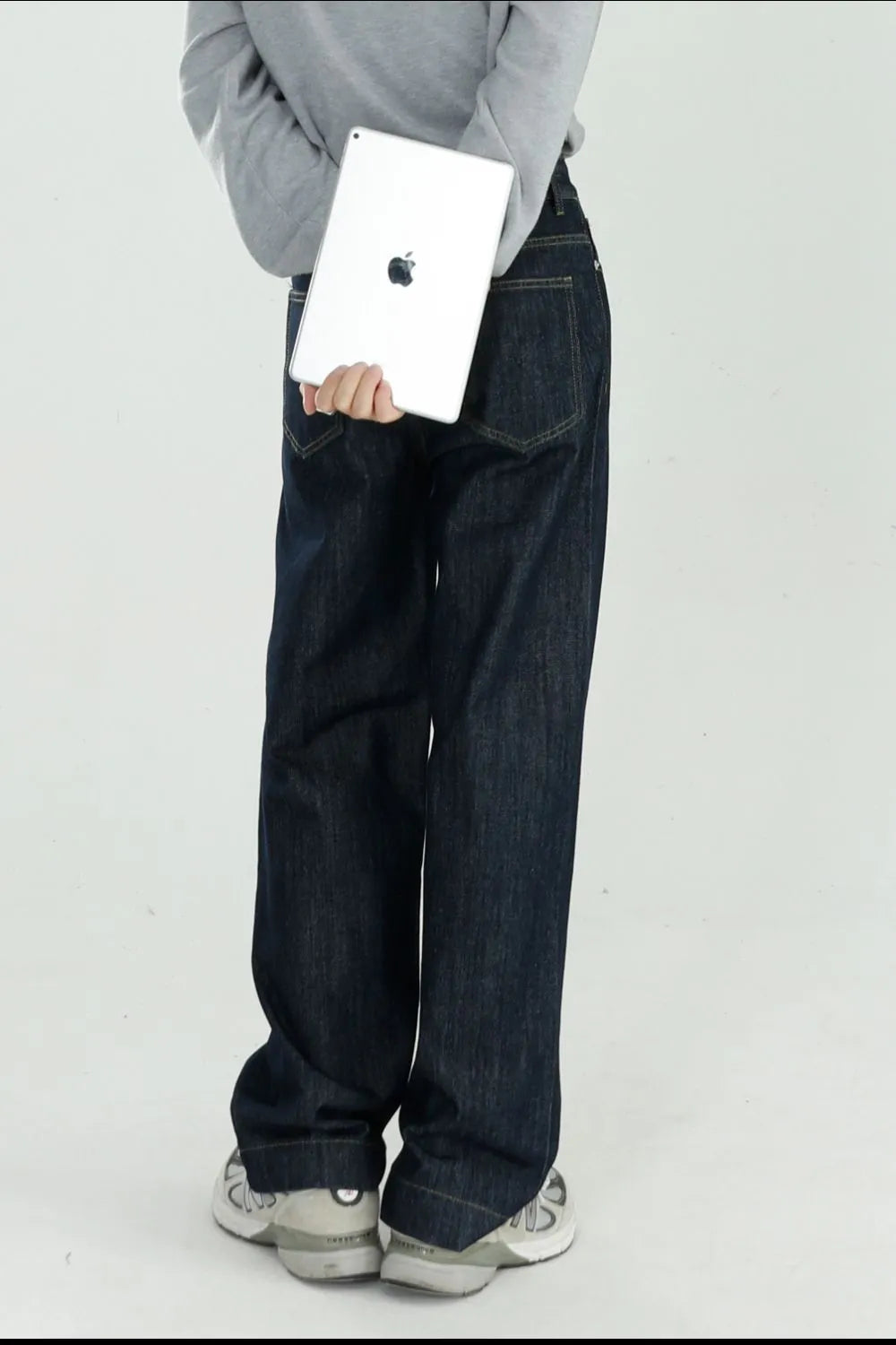 Mid Rise Jeans with Pockets