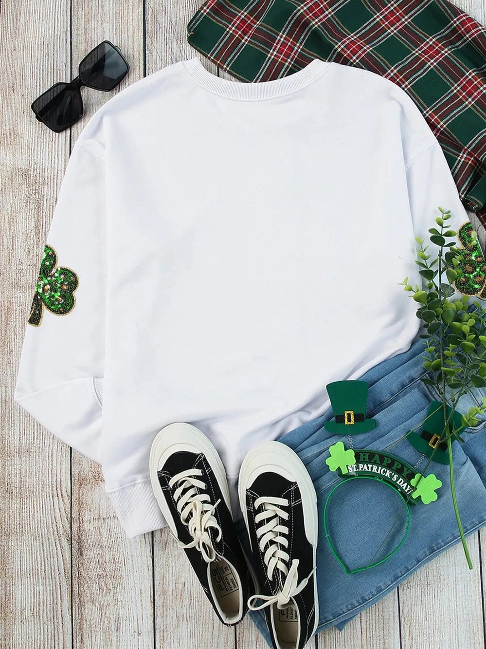 Sequin Lucky Clover Long Sleeve Sweatshirt Trendsi