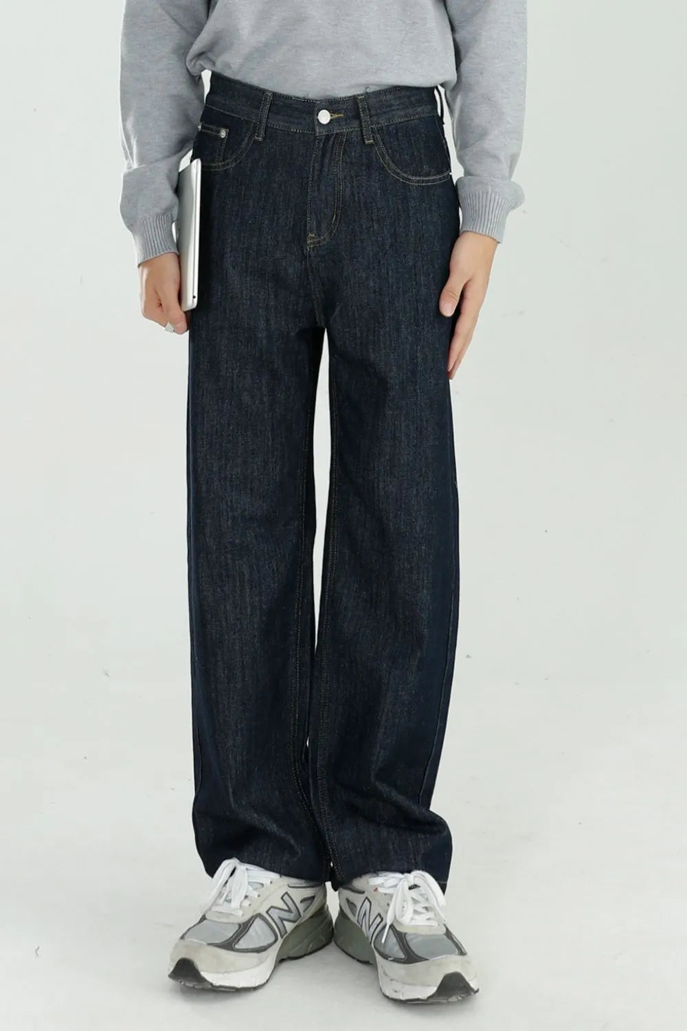Mid Rise Jeans with Pockets