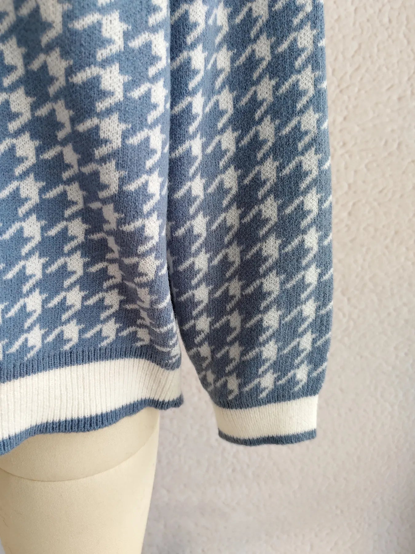 Houndstooth Pattern V-Neck Button-Up Cardigan