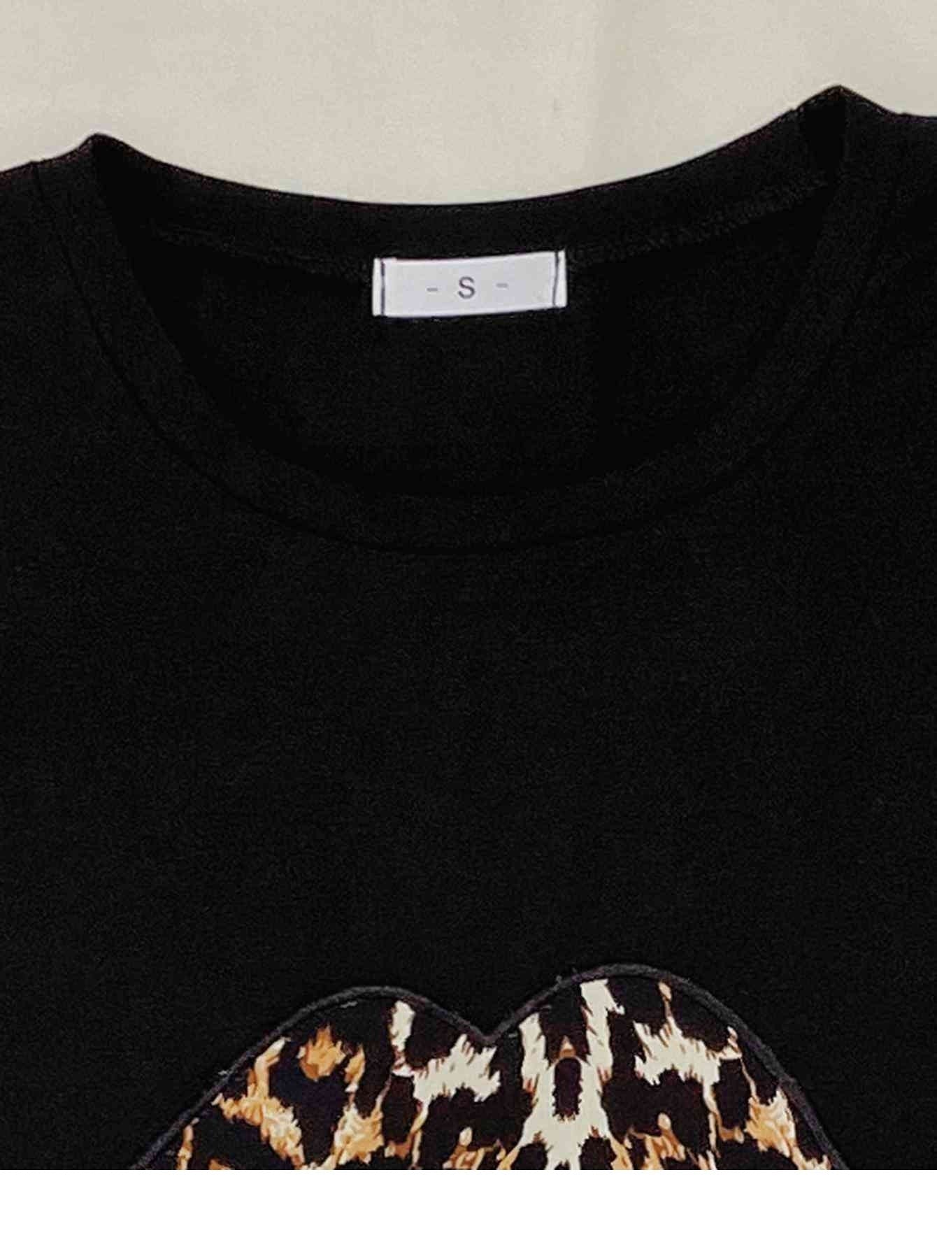 Women Leopard Lip Graphic Top and Shorts Lounge Set