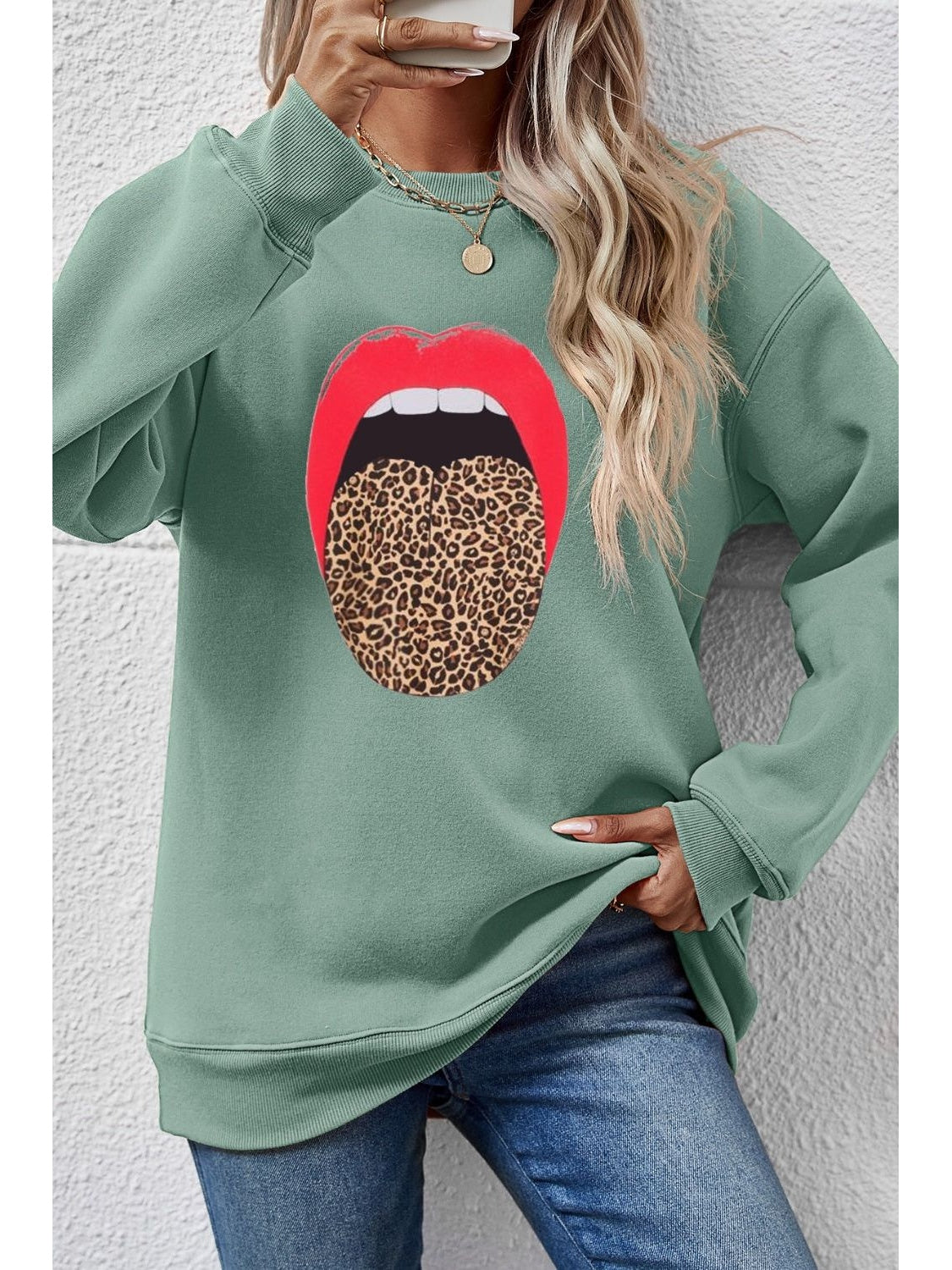 Leopard Lip Graphic Round Neck Sweatshirt nicholesgifts