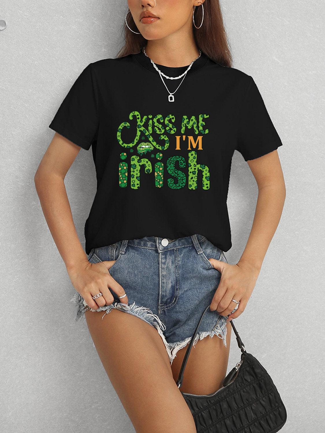 KISS ME I'M IRISH Round Neck T-Shirt nicholesgifts