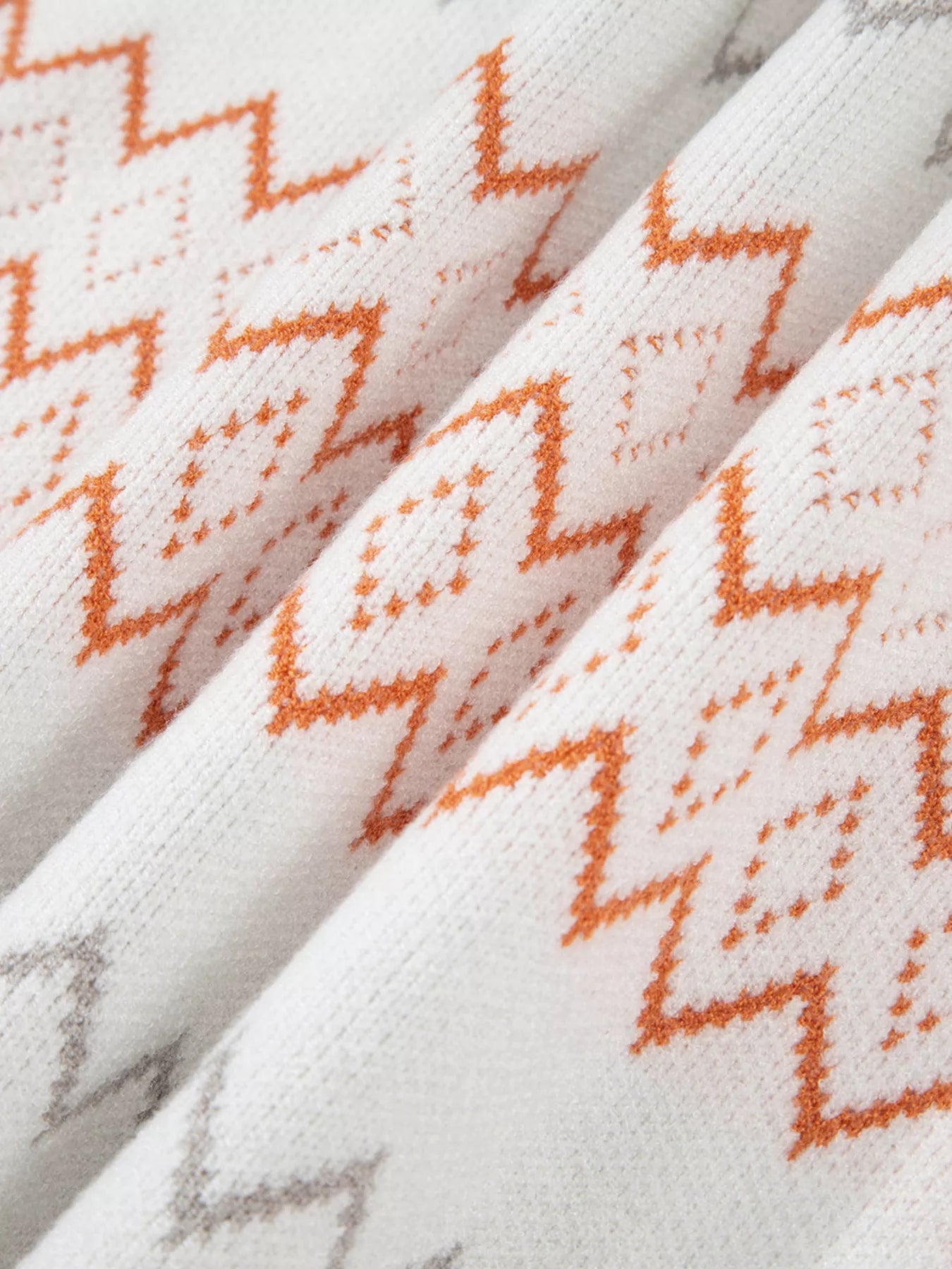Zigzag Geometric Pattern Round Neck Sweater