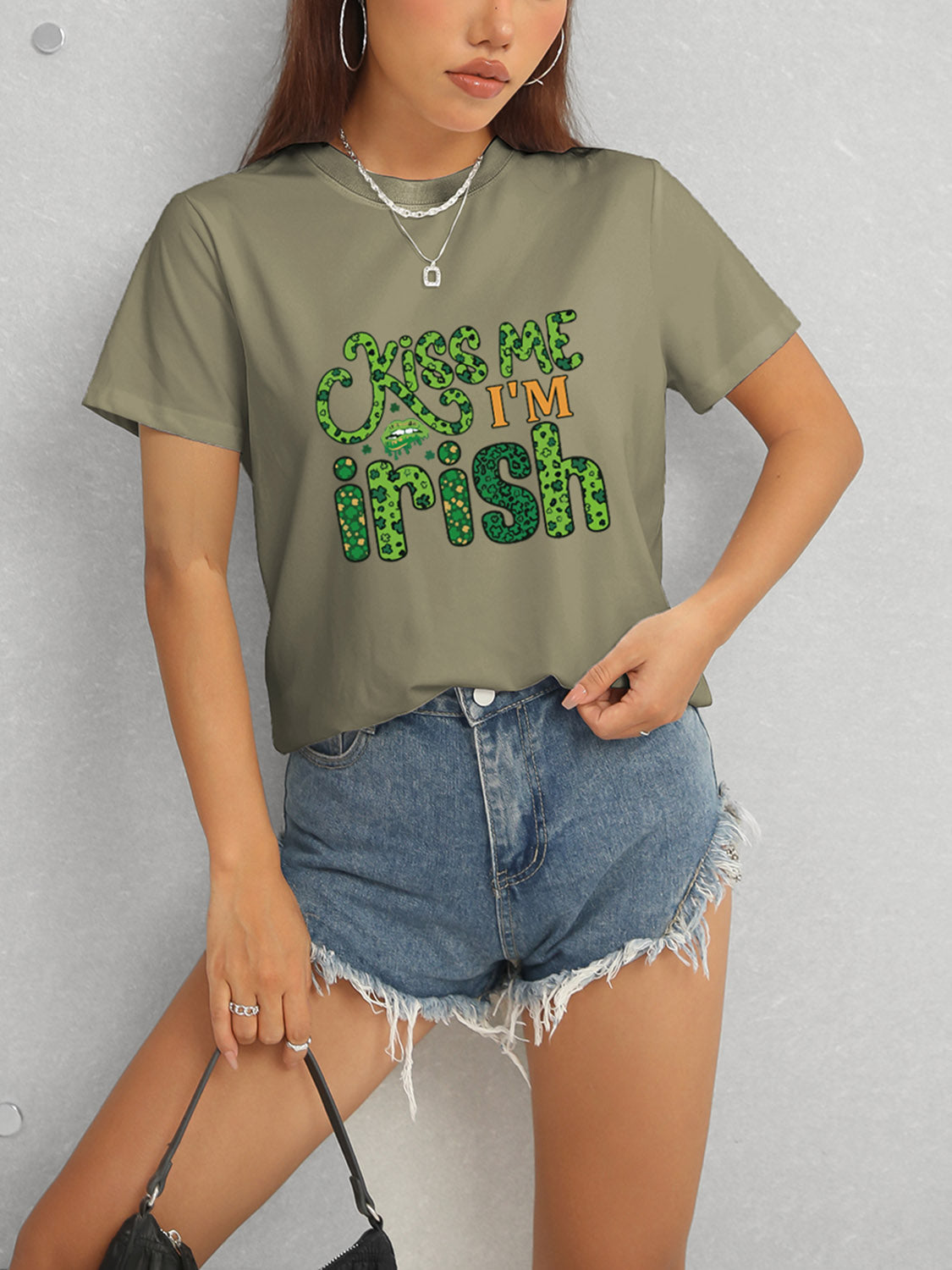 KISS ME I'M IRISH Round Neck T-Shirt nicholesgifts