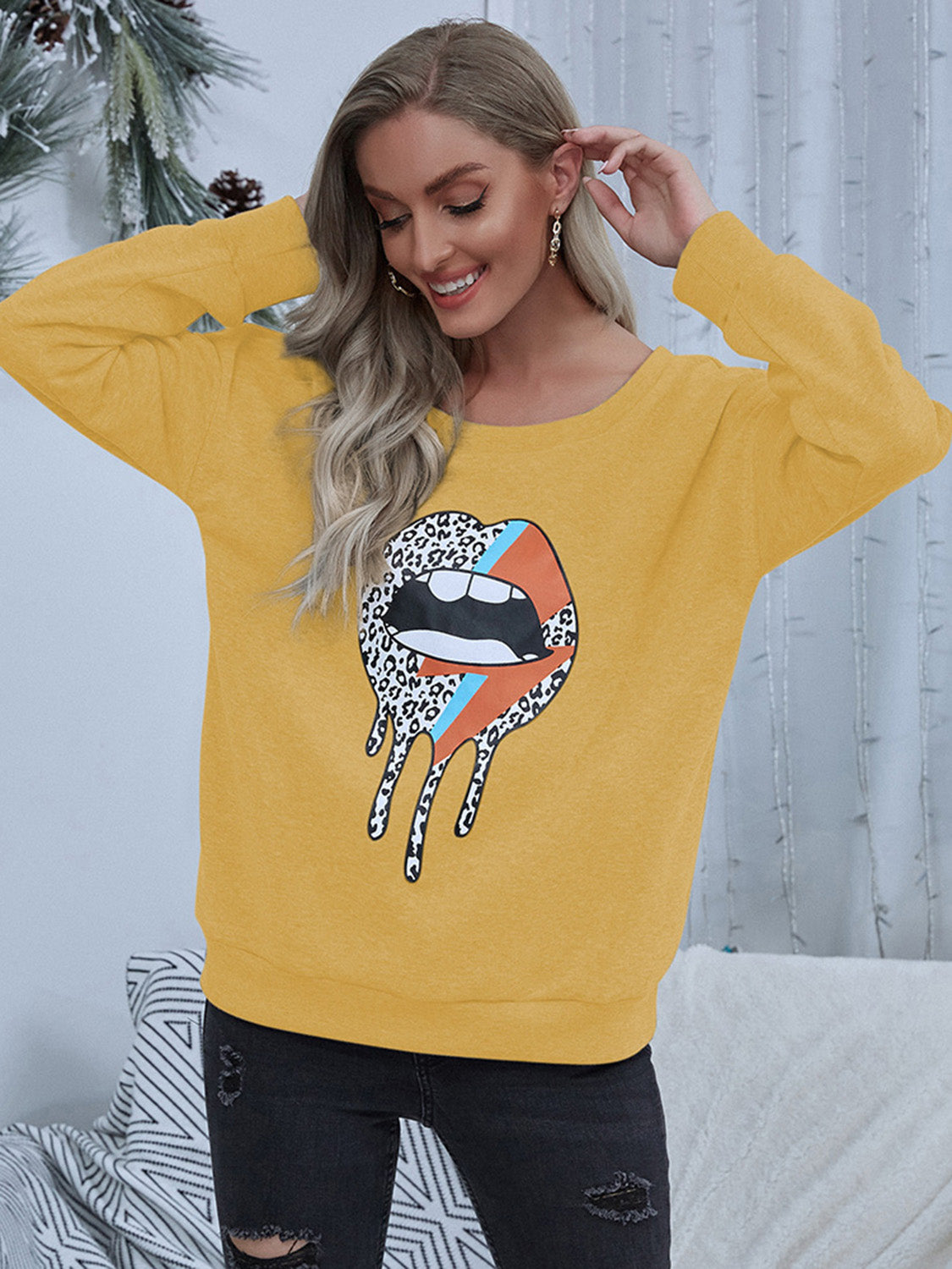Women Shiny Lip Graphic Round Neck Sweatshirt nicholesgifts