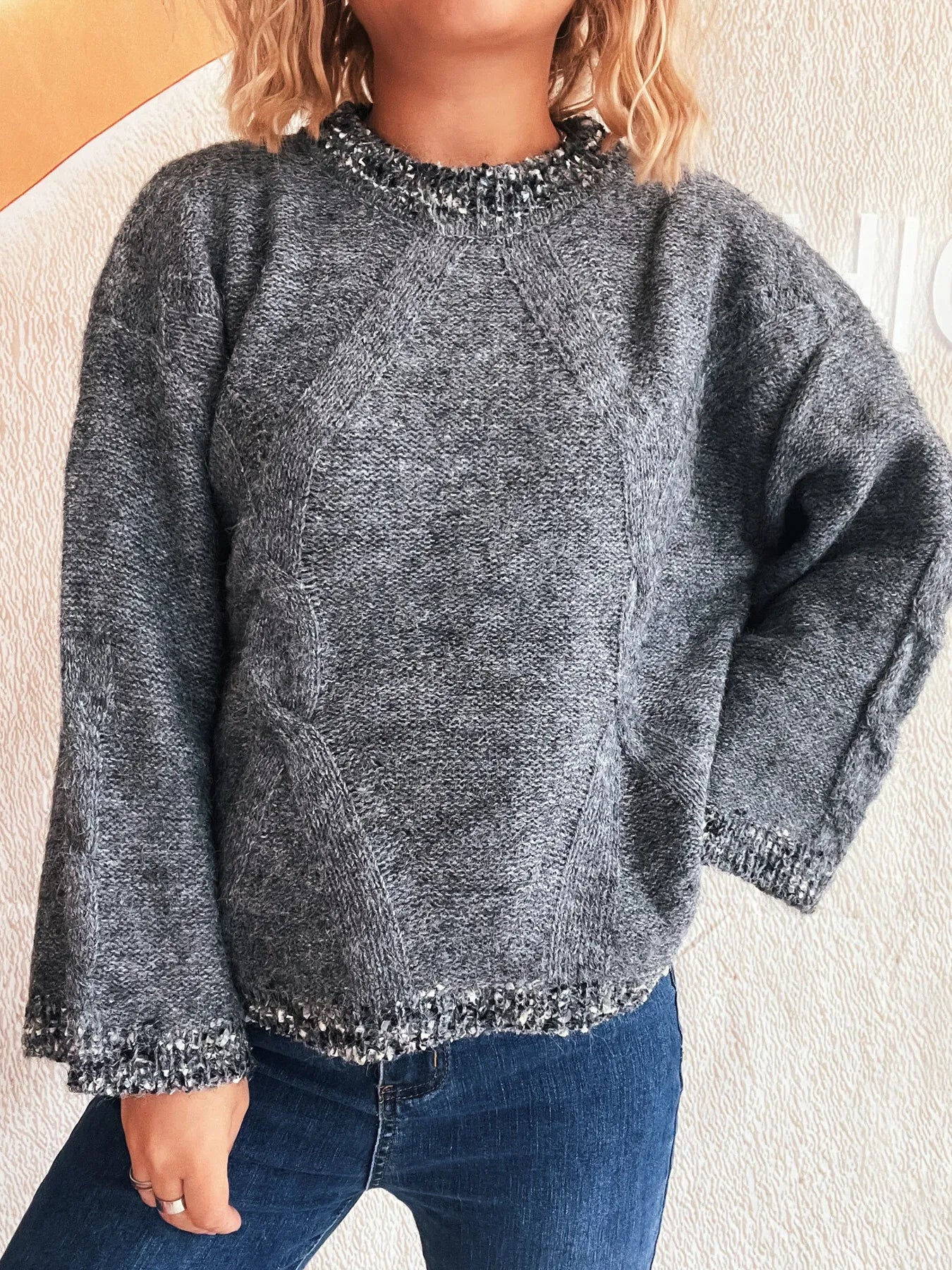 Women Contrast Trim Detail Round Neck Sweater