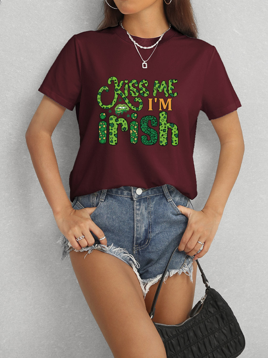 KISS ME I'M IRISH Round Neck T-Shirt nicholesgifts