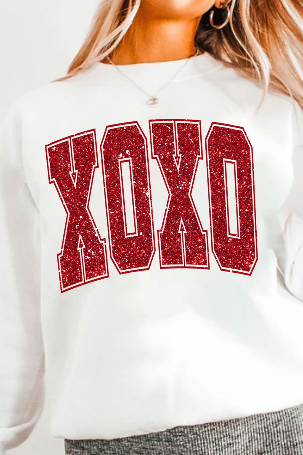 NicholesGifts Women Valentine’s Day XOXO Glitter Round Neck Sweatshirt NicholesGifts