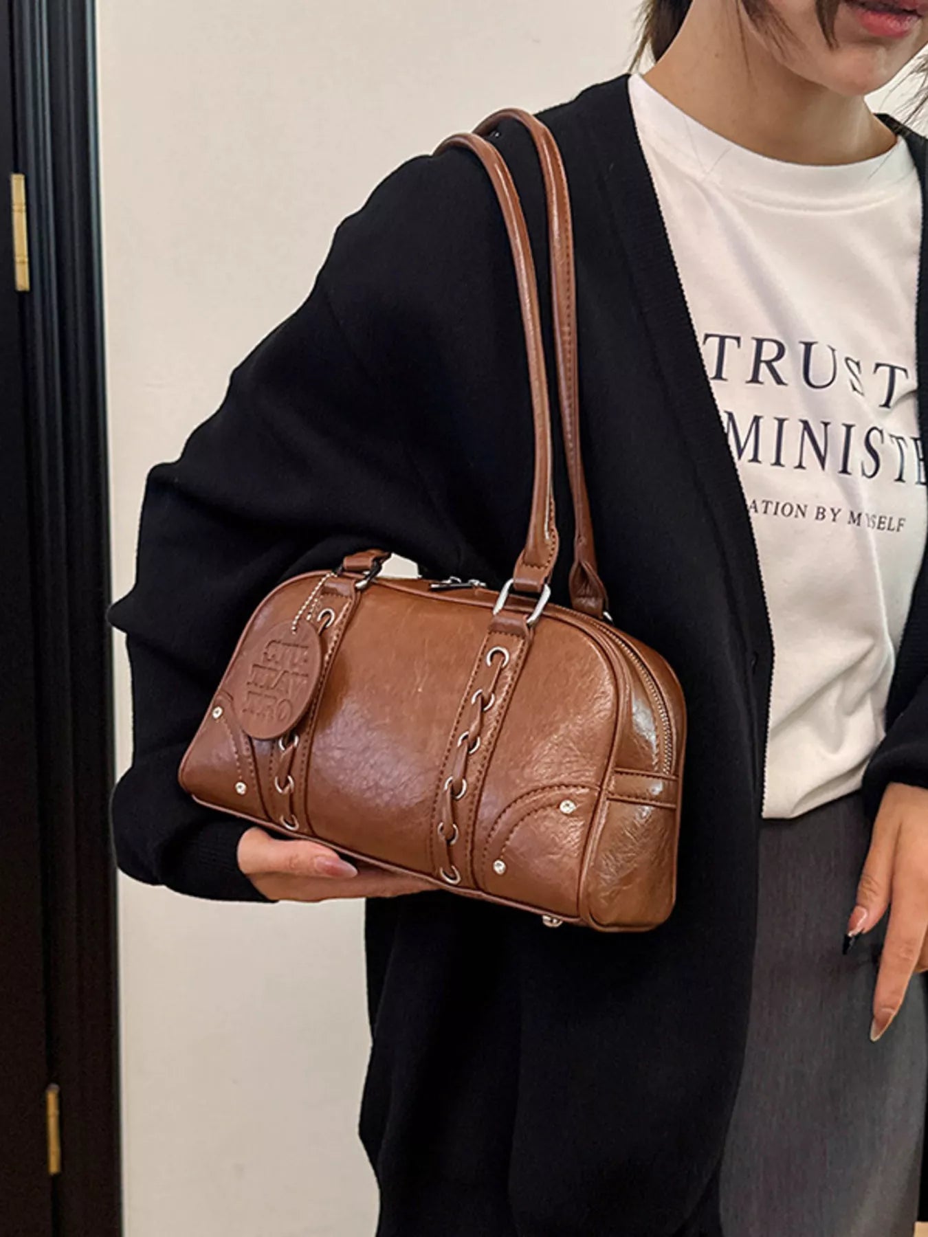 Vintage Style Leather Shoulder Bag nicholesgifts