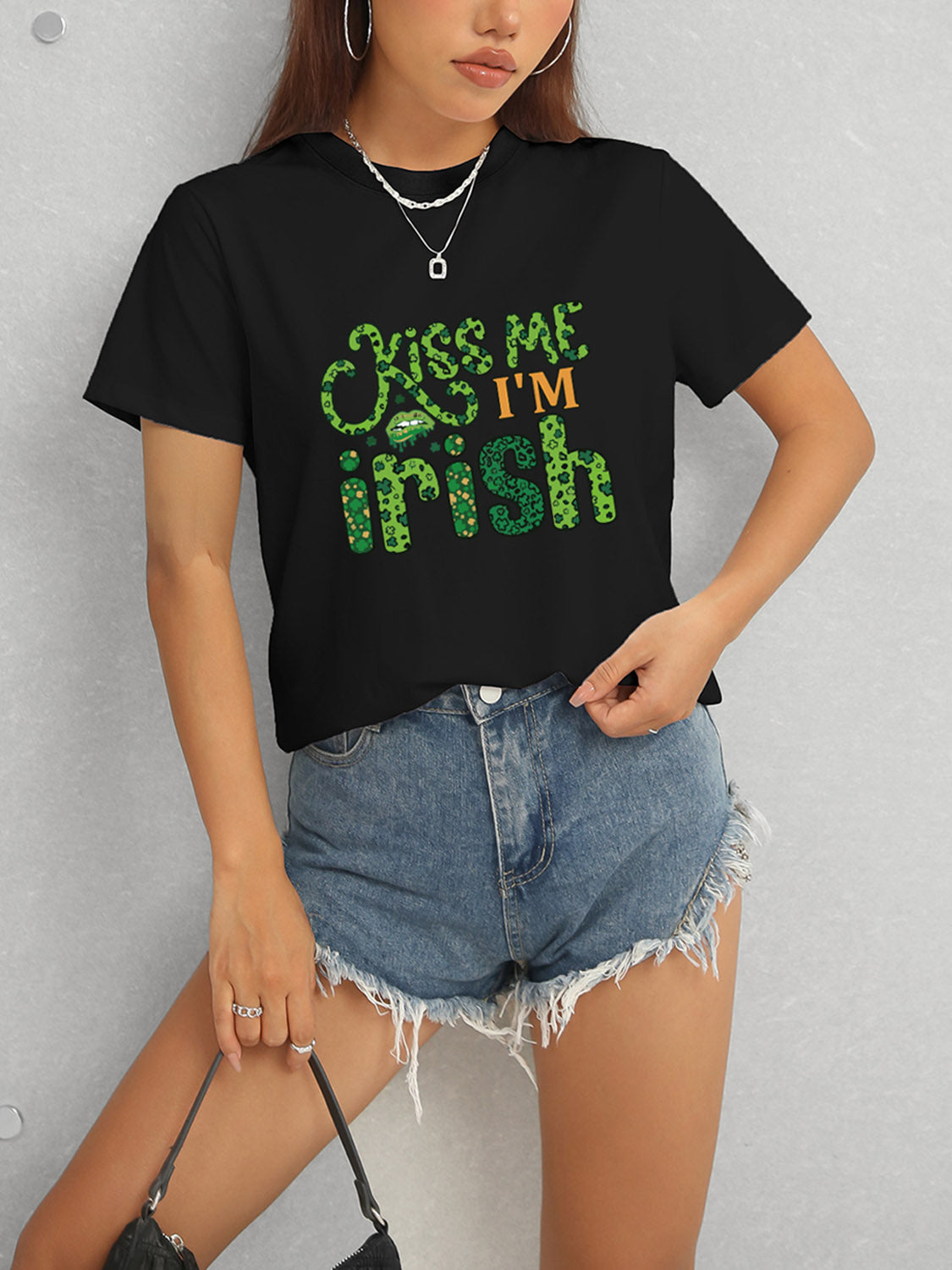 KISS ME I'M IRISH Round Neck T-Shirt nicholesgifts