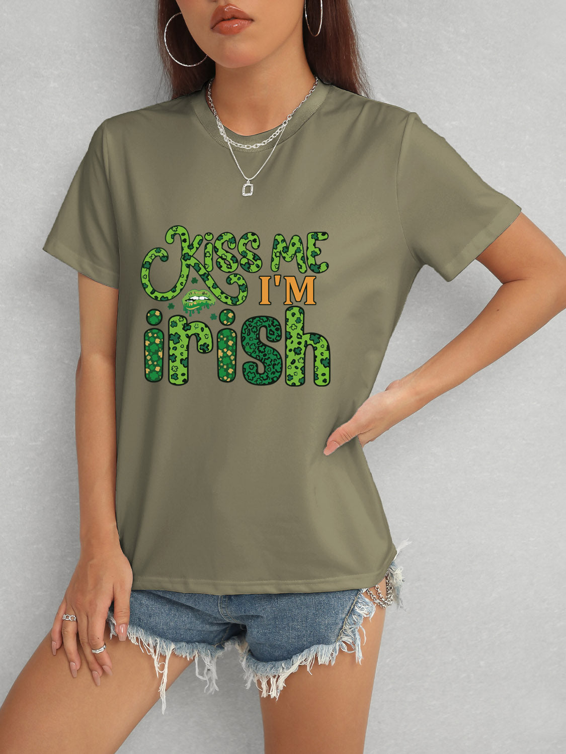 KISS ME I'M IRISH Round Neck T-Shirt nicholesgifts