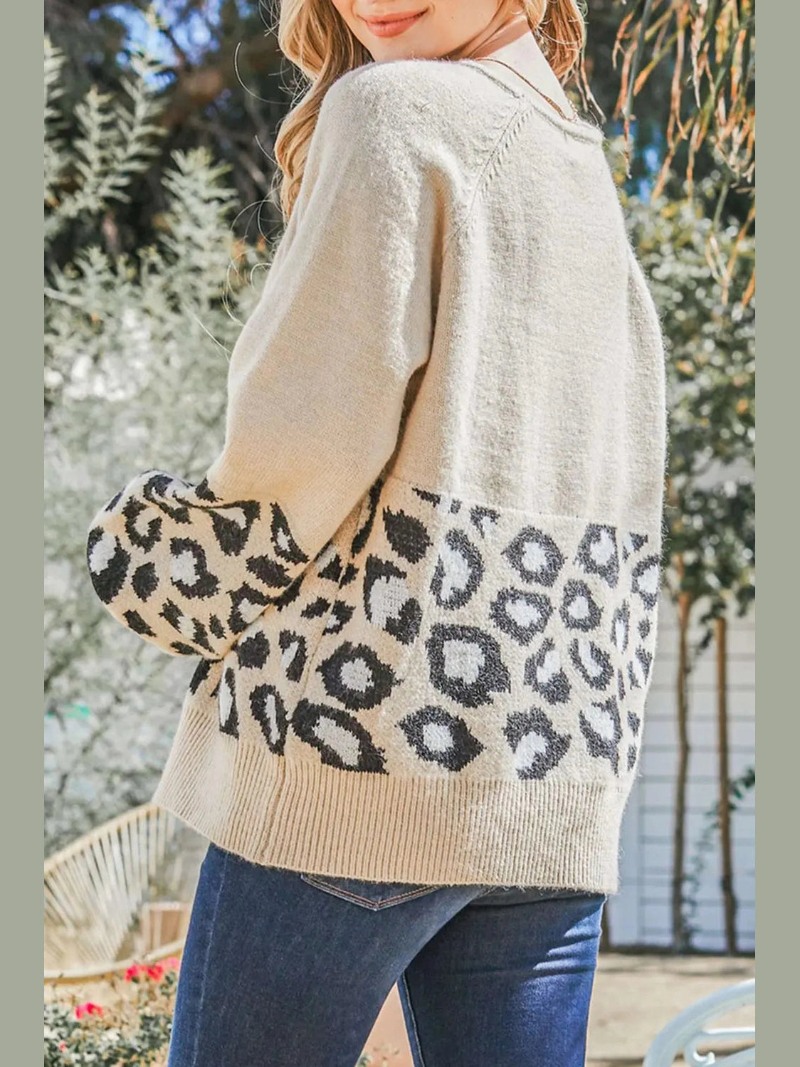 Round Neck Leopard Print Stitched Long-Sleeved Sweater Trendsi