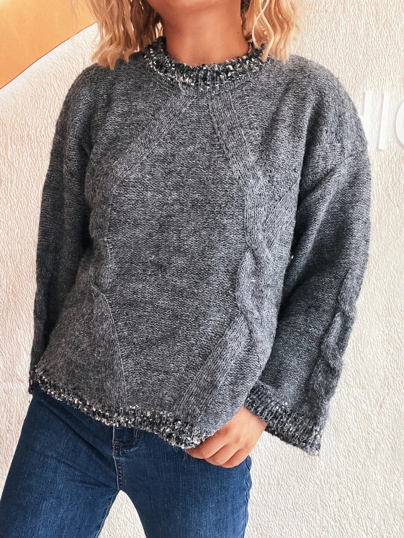 Women Contrast Trim Detail Round Neck Sweater