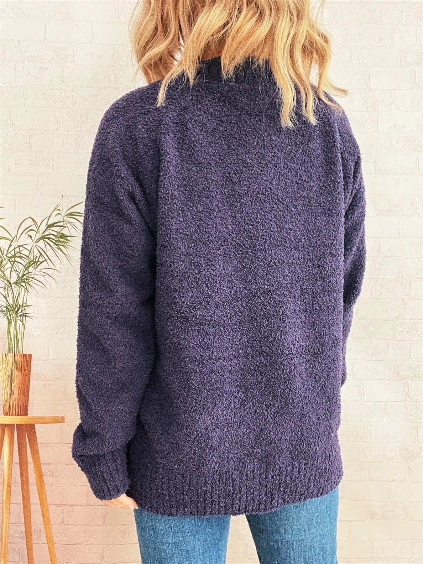 Round Neck Raglan Sleeve Sweater
