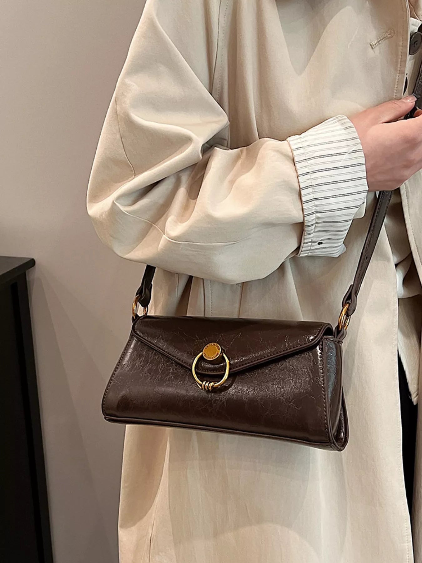 Retro Ring Decor Shoulder Bag nicholesgifts