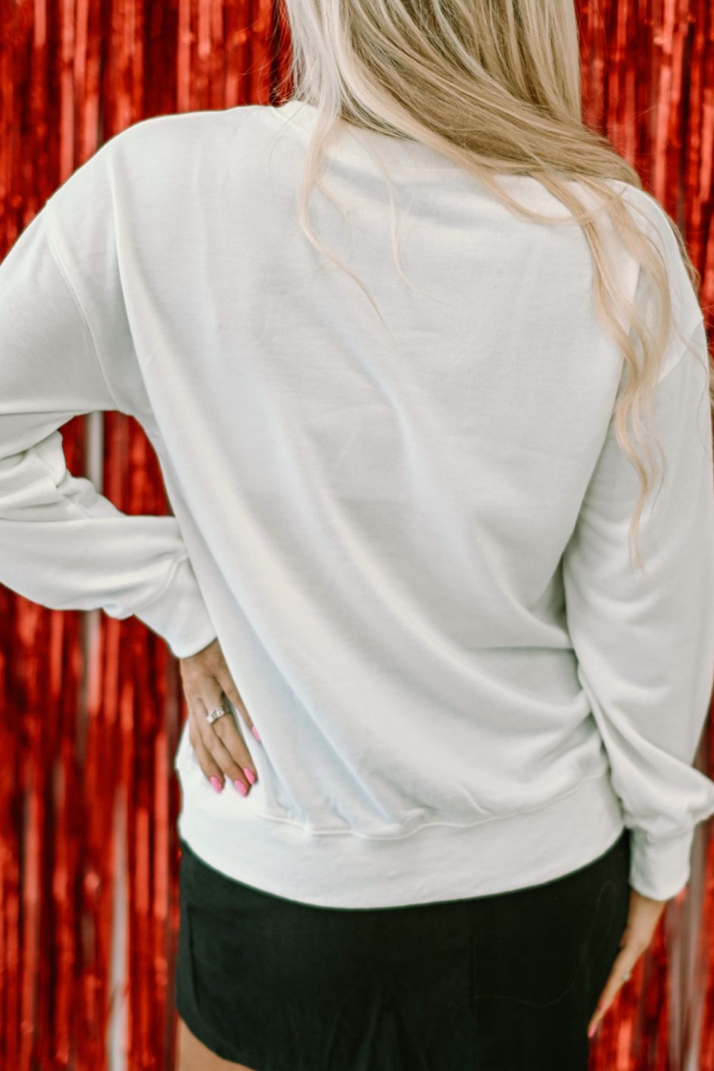 NicholesGifts Women Valentine’s Day XOXO Glitter Round Neck Sweatshirt NicholesGifts