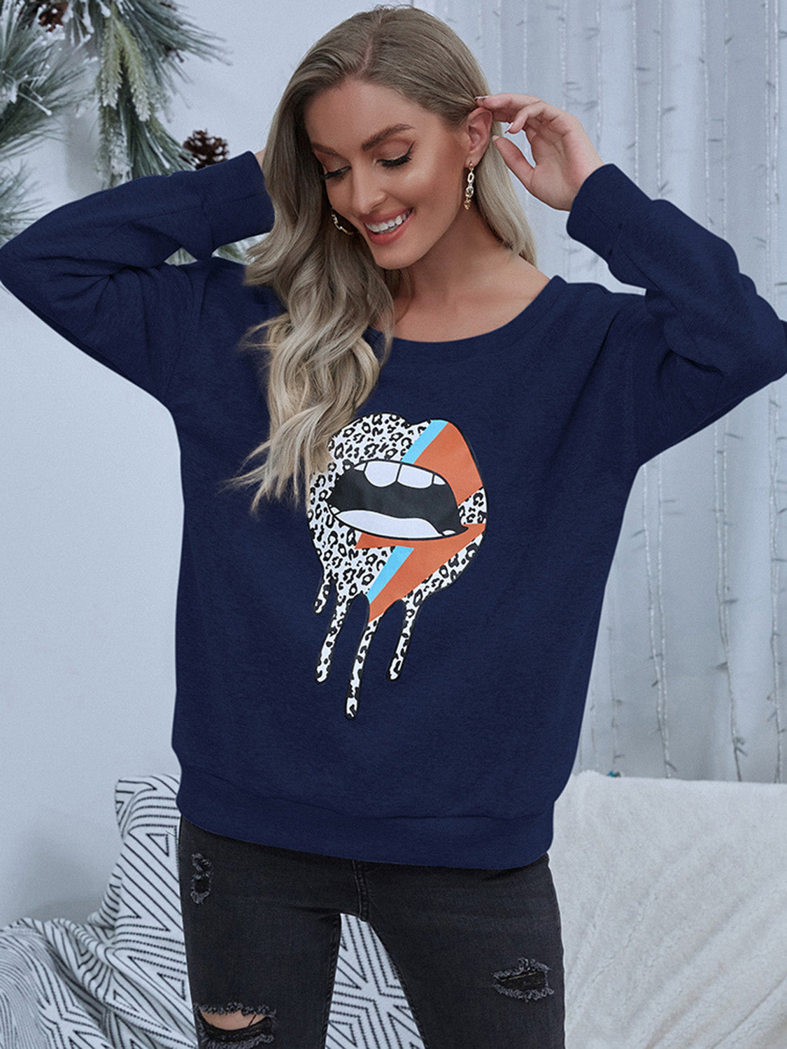 Women Shiny Lip Graphic Round Neck Sweatshirt nicholesgifts