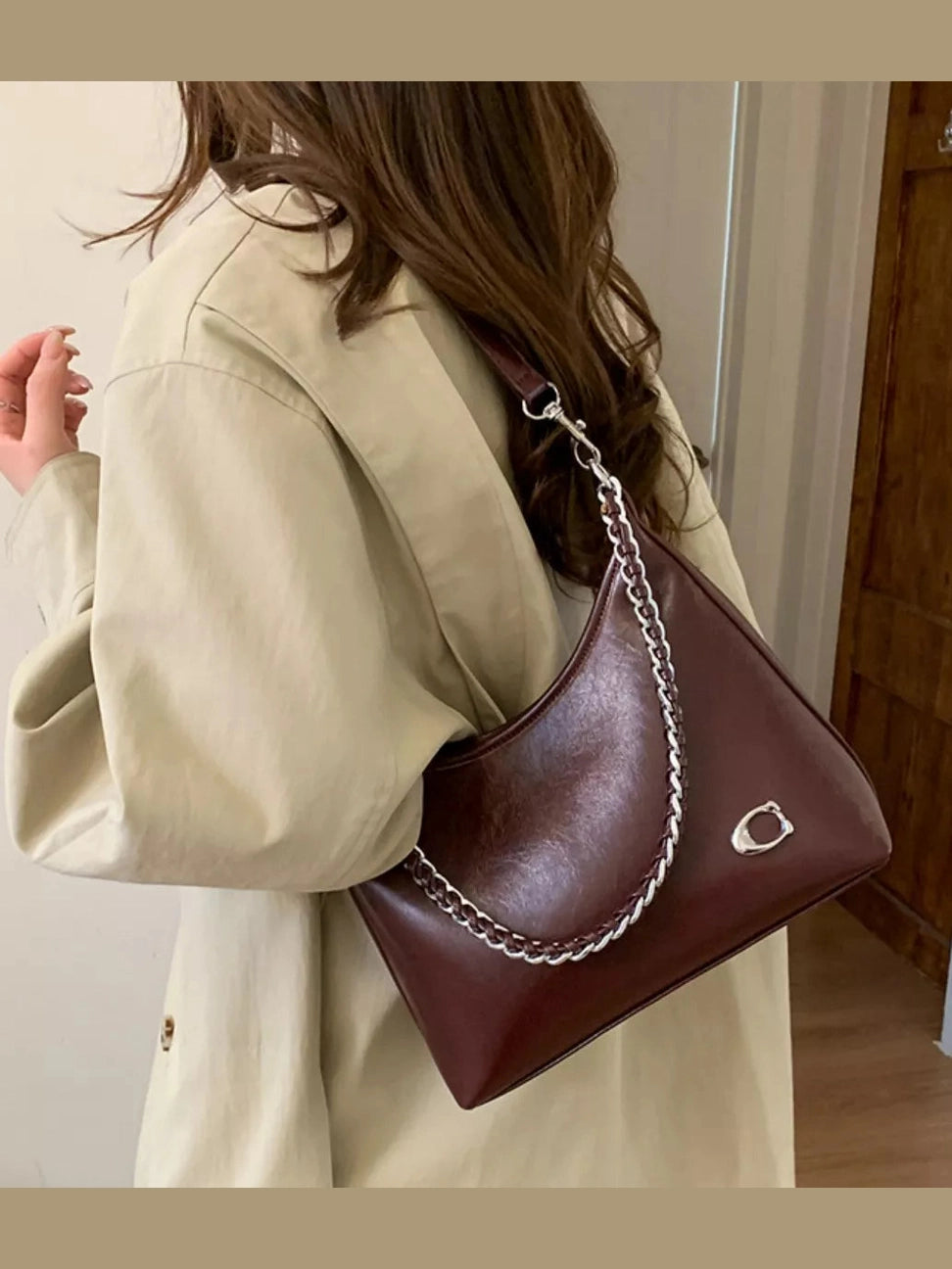 Chic Chain Accent Shoulder Bag nicholesgifts