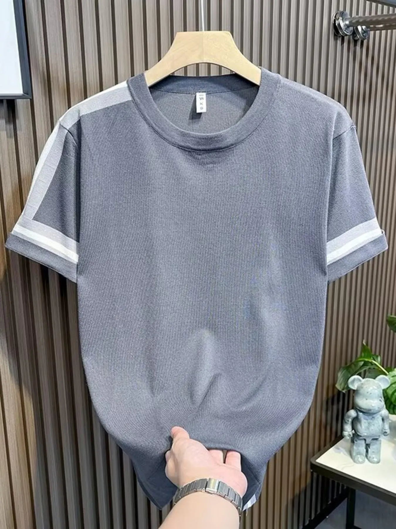 Men's Full Size Contrast Shoulder Stripes Round Neck T-Shirt Plus Size Trendsi