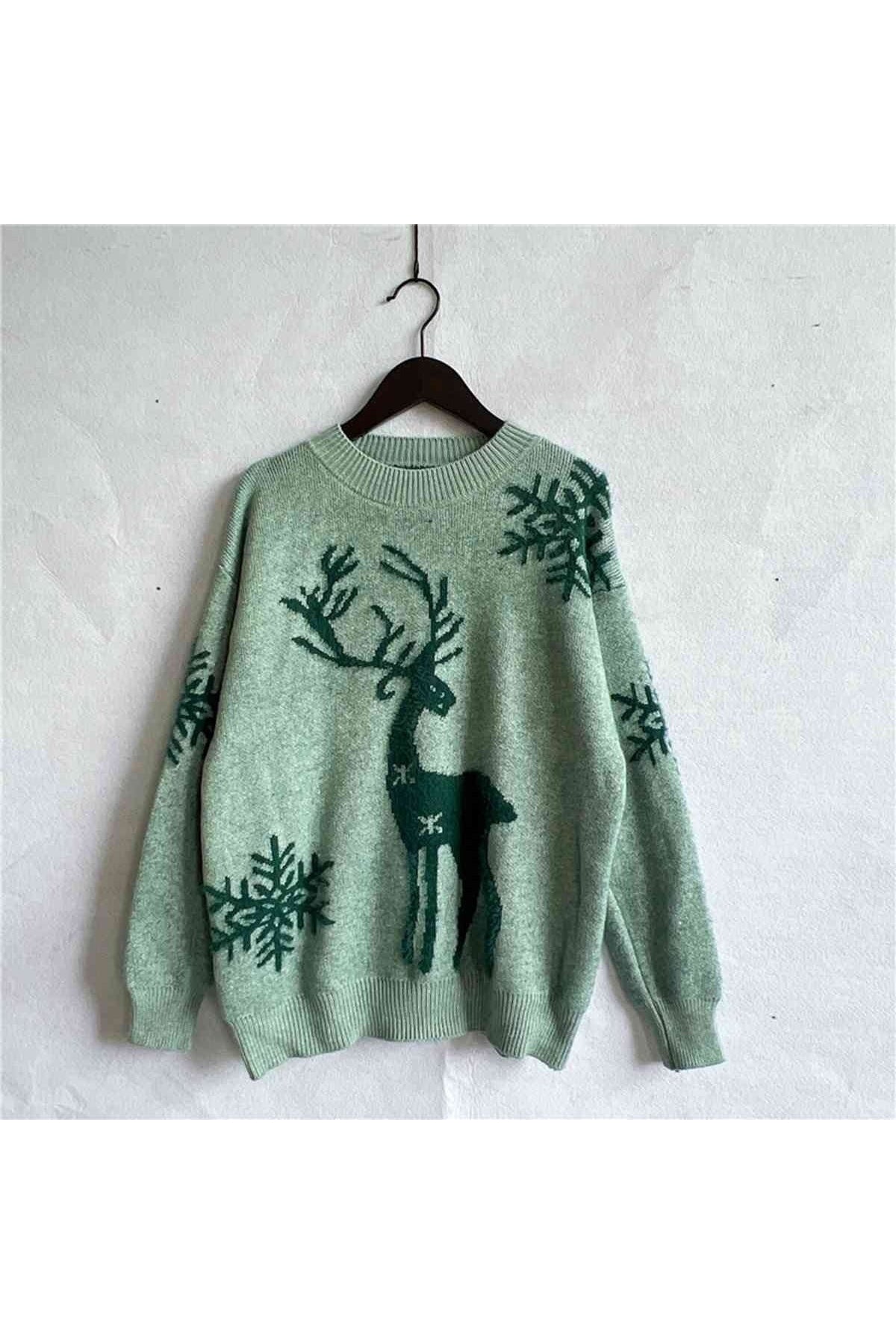 Women Reindeer and Snowflake Pattern Christmas Sweater nicholesgifts